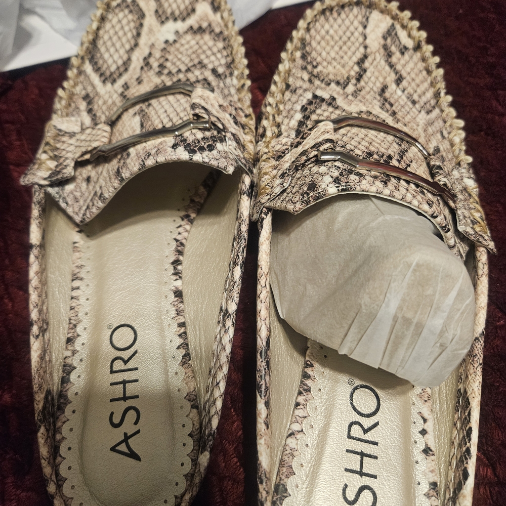 Ashro Women's Snake Print Loafers